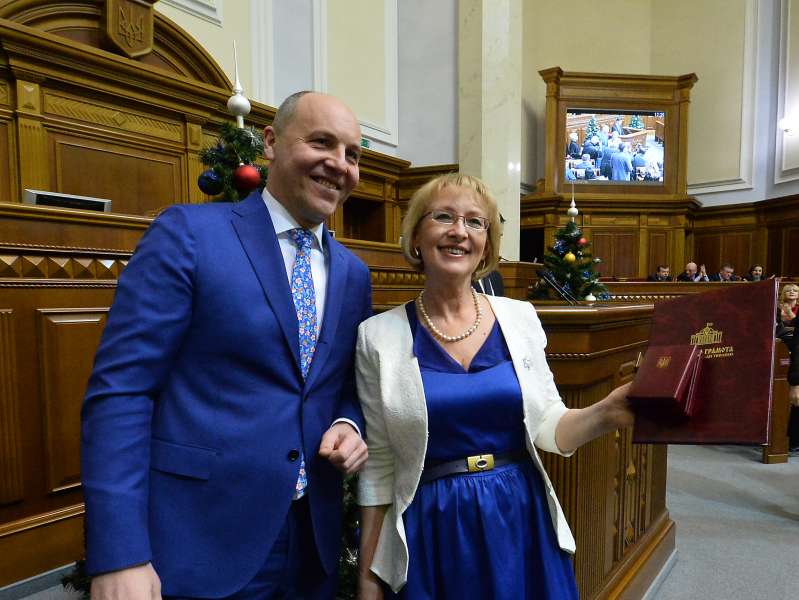 «Жодна реформа не могла б пройти без рішень Верховної Ради України, і Апарат бере важливу безпосередню участь у їх підготовці», - Голова Верховної Ради Андрій Парубій «Жодна реформа не могла б пройти без рішень Верховної Ради України, і Апарат бере важливу безпосередню участь у їх підготовці», - Голова Верховної Ради Андрій Парубій